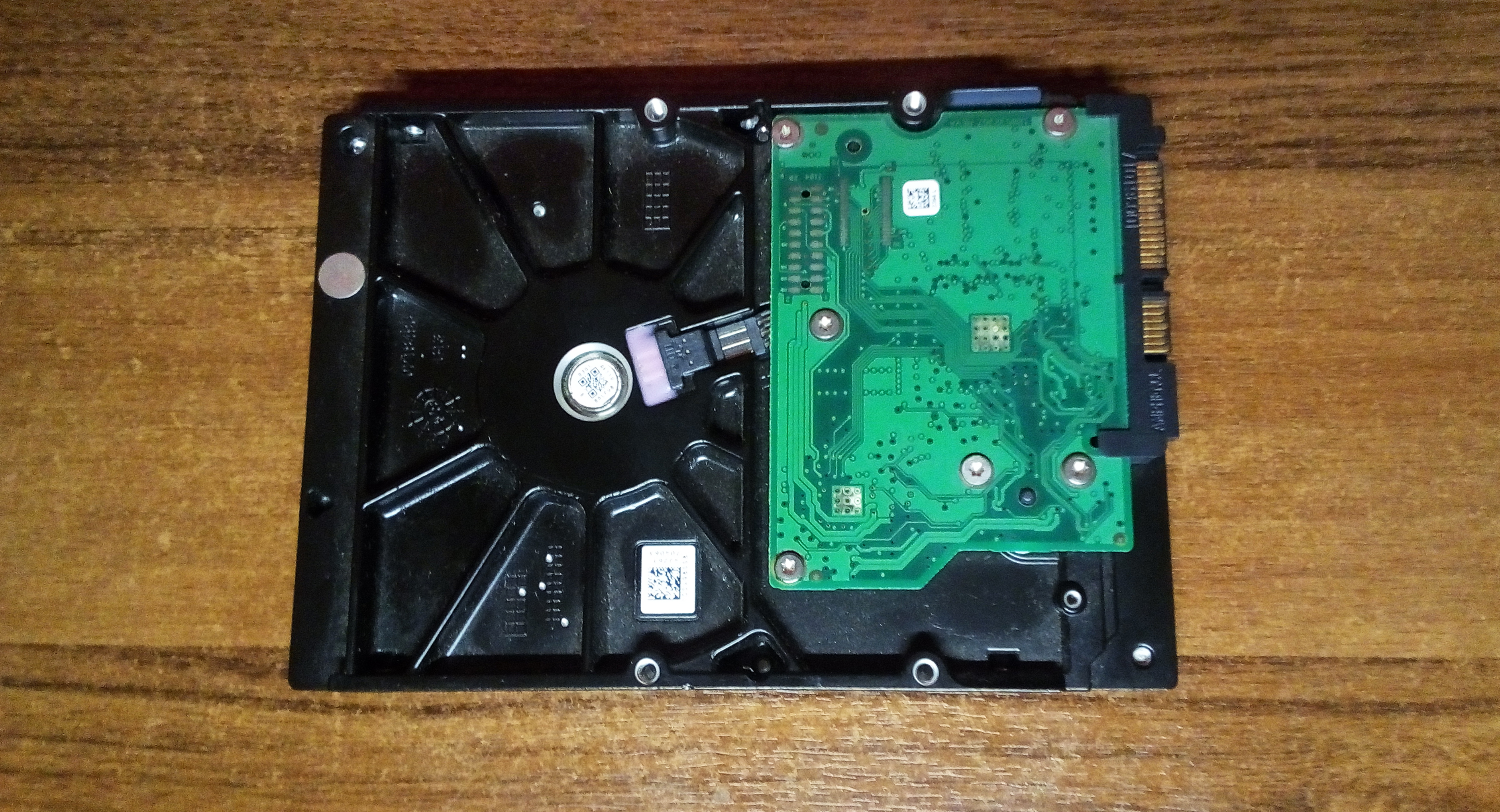 Жесткий диск Seagate вид снизу Жесткий диск Seagate вид cнизу