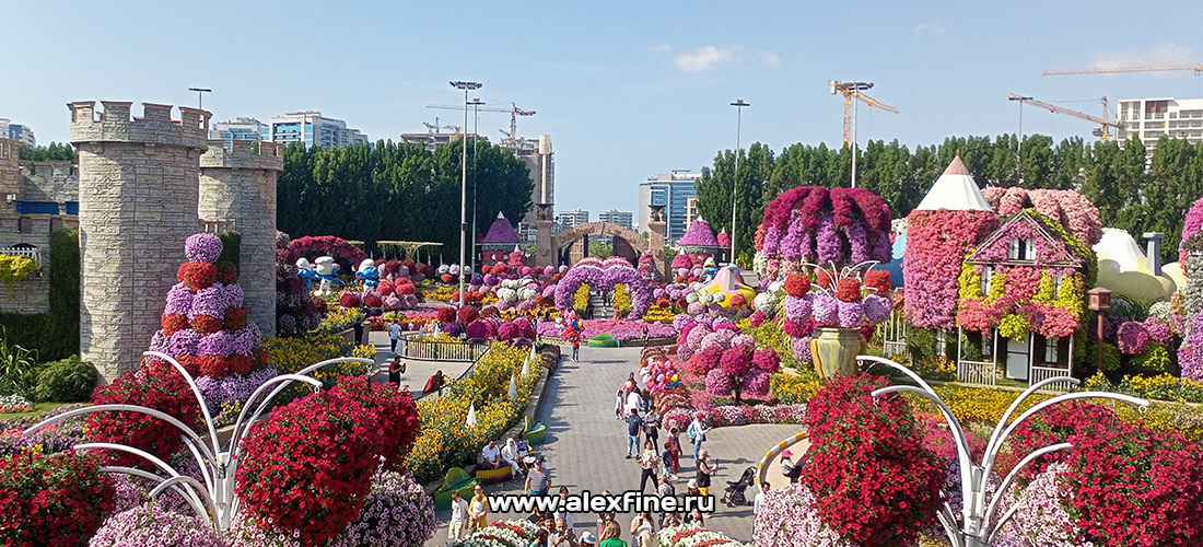 Автовокзал рядом с Mall of the Emirates Автовокзал рядом с Mall of the Emirates